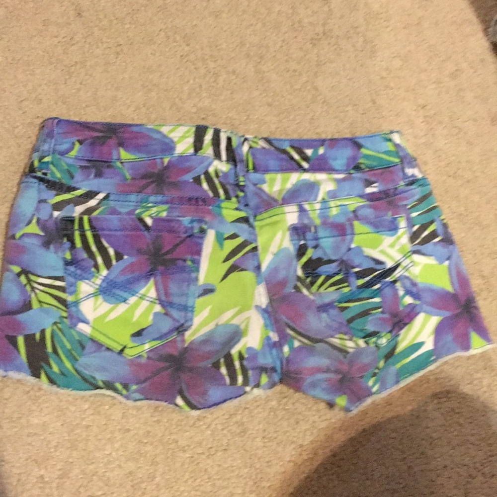 Shorts - Picture 3 of 3